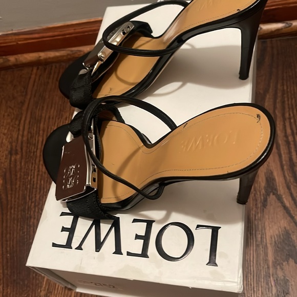 Authentic Loewe Sold out!!! Buckle heel good condition no rips bottom worn - Picture 2 of 4